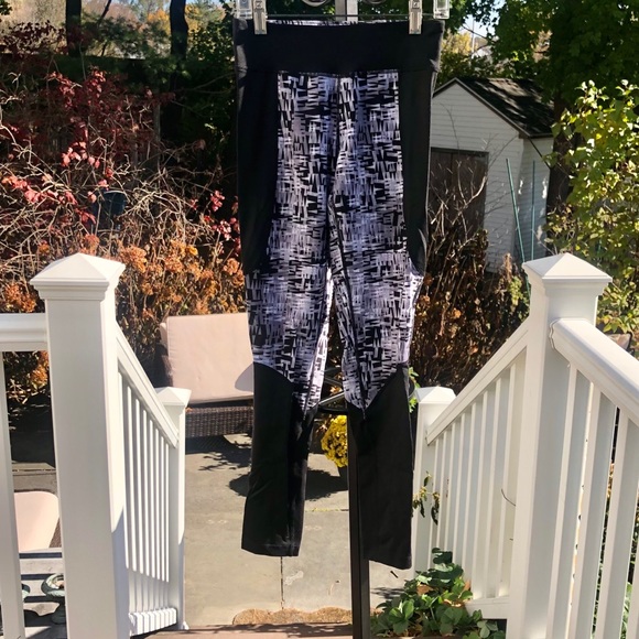 Lou & Grey Athletic Leggings - Picture 6 of 7